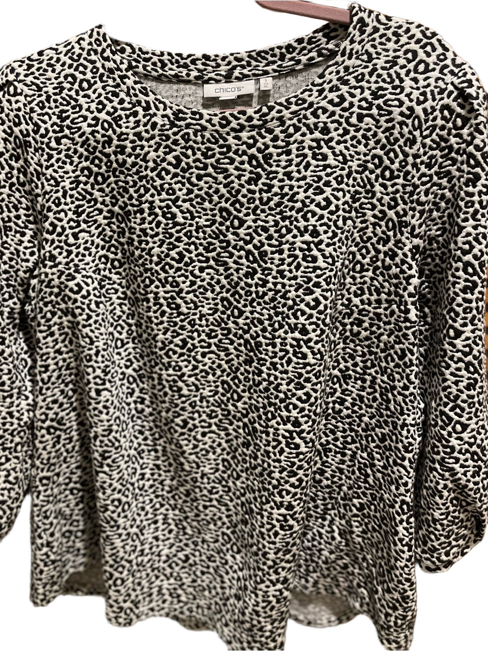 67. WOMENS CHICO’S 3/XL DETAIL TOP